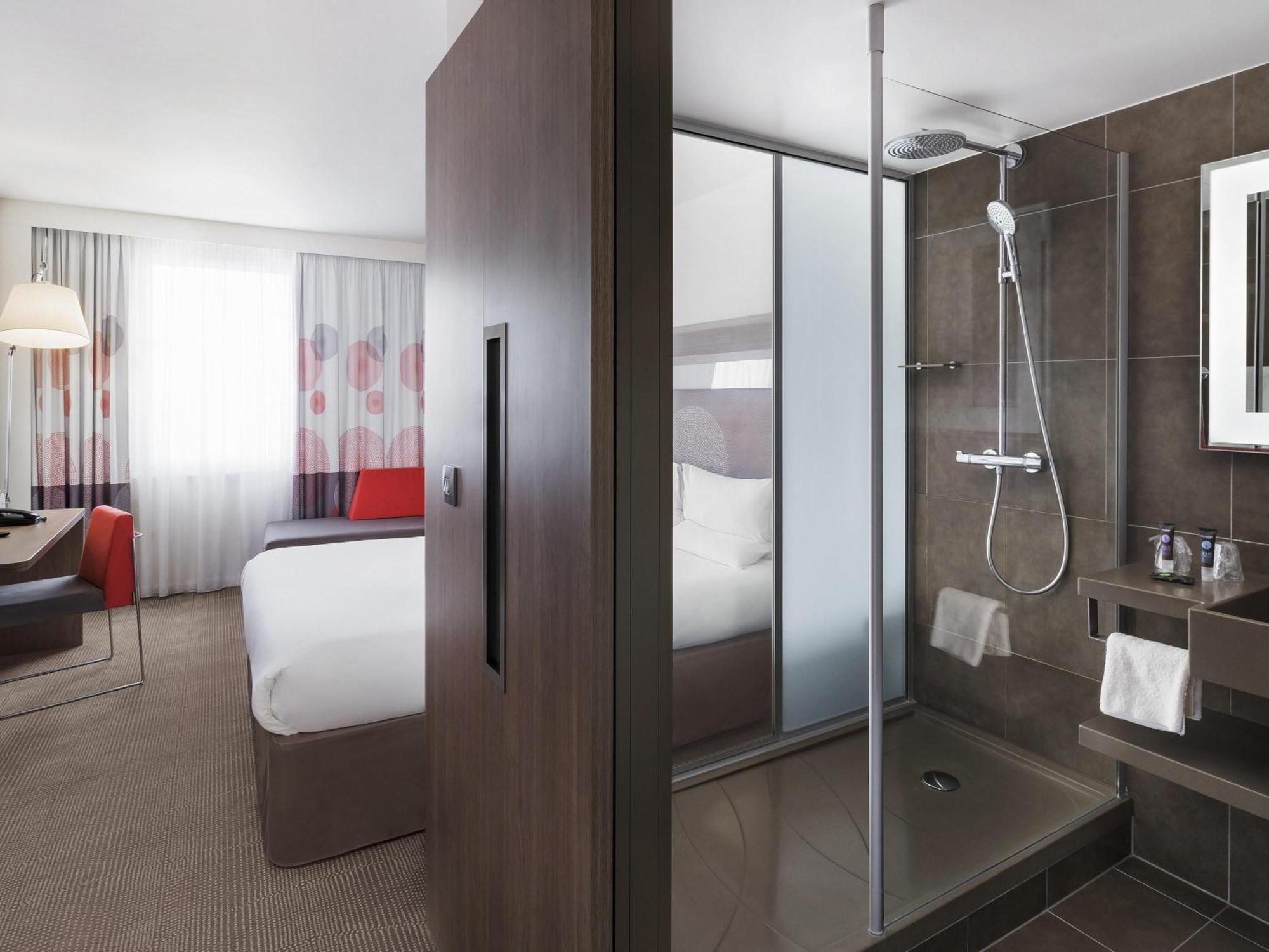 Standard Queen Room
