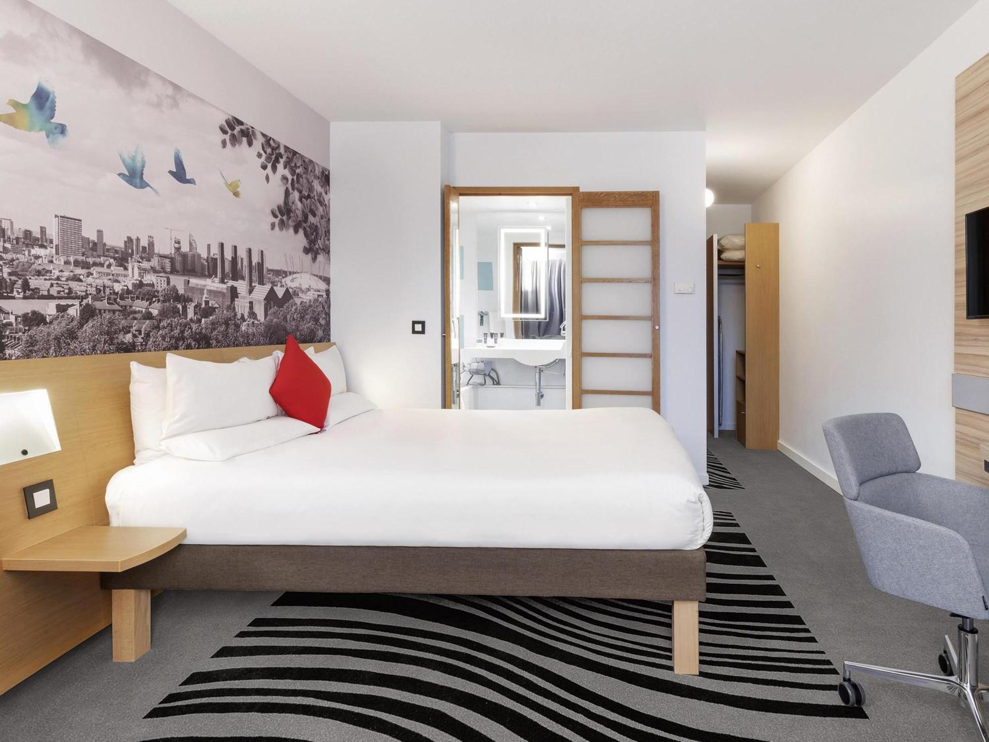Superior Room with 1 Queen size bed + convertible sofa